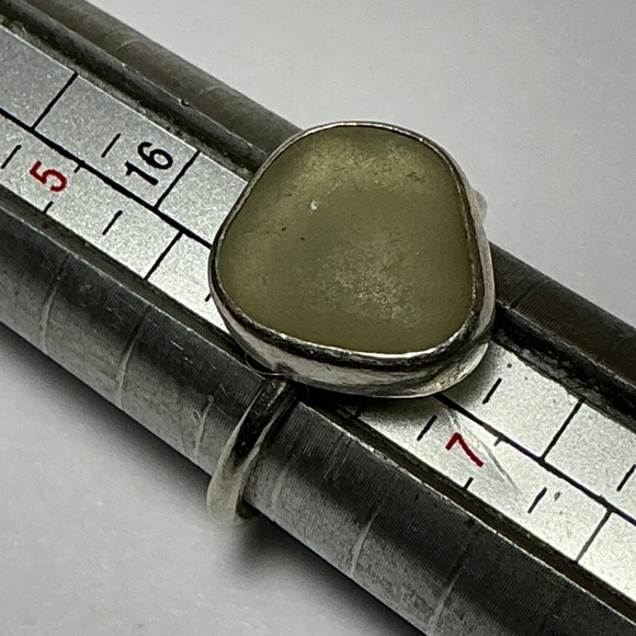 Sterling Silver Ring. Size 6.25 - Picture 1 of 6